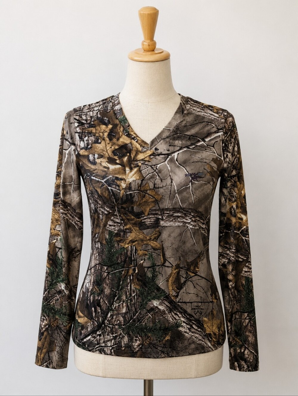 Realtree Women’s Camo Long Sleeve V-Neck Hunting Top – Size Large